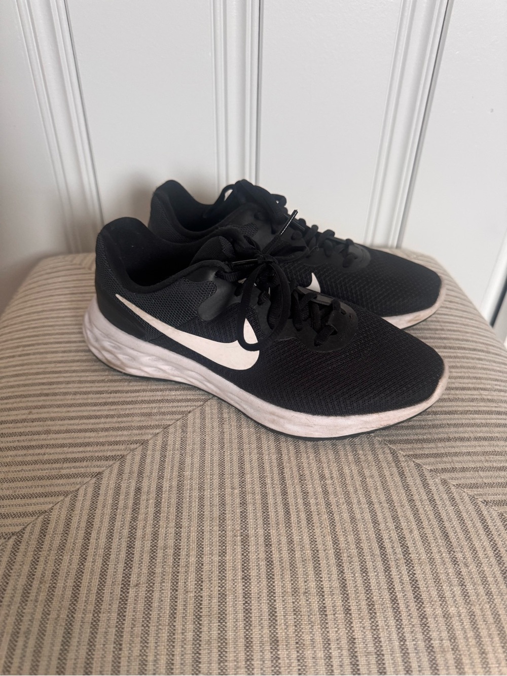 Nike Women’s Black and White Mesh Running Sneakers 8.5